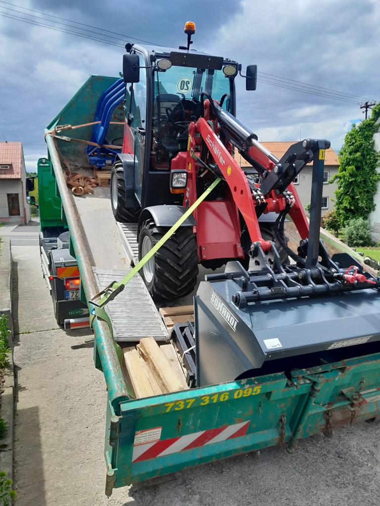 Kolový nakladač foto 1.jpg